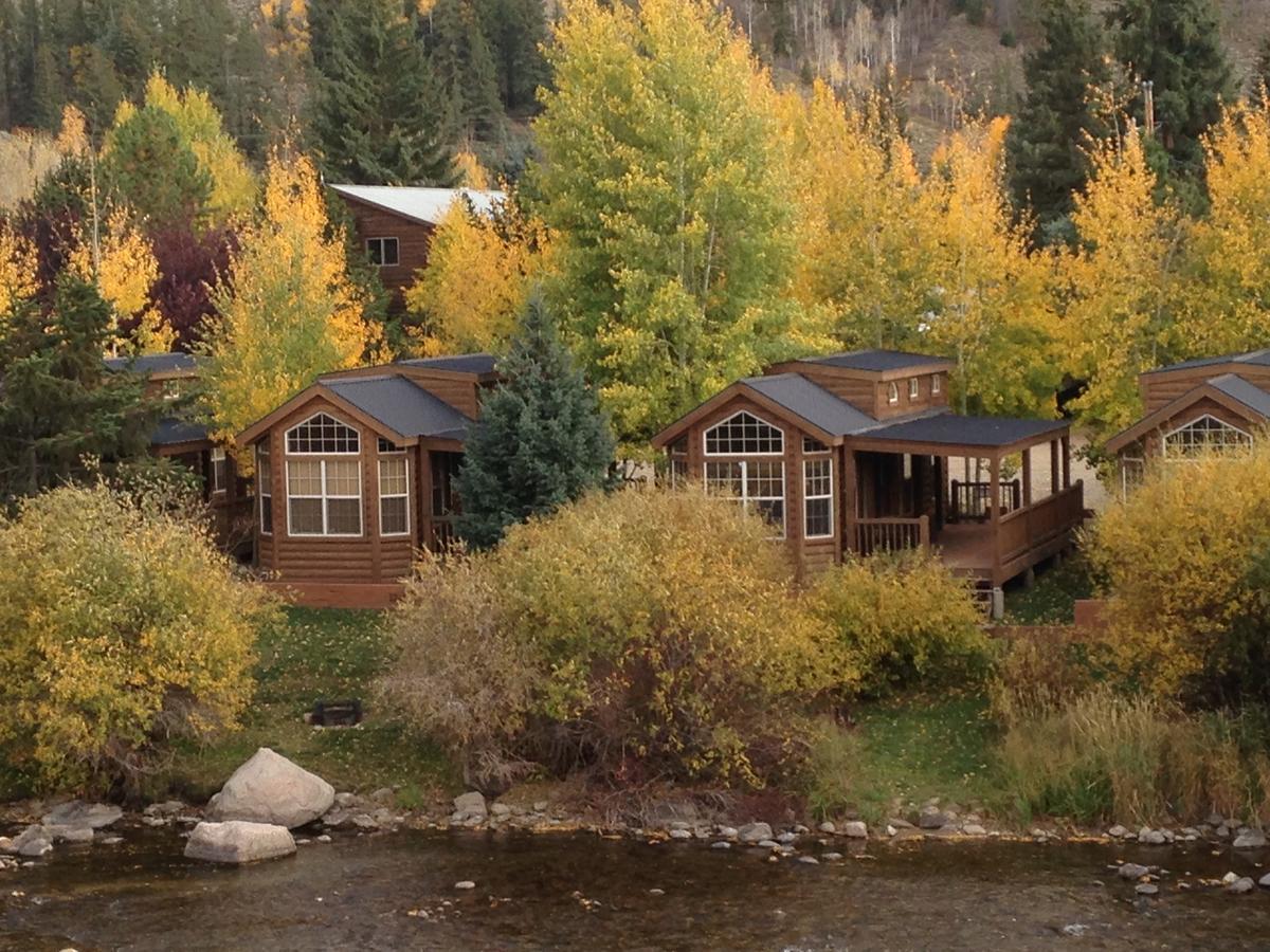 Three Rivers Resort Almont 外观 照片