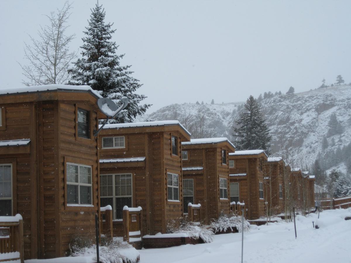 Three Rivers Resort Almont 外观 照片