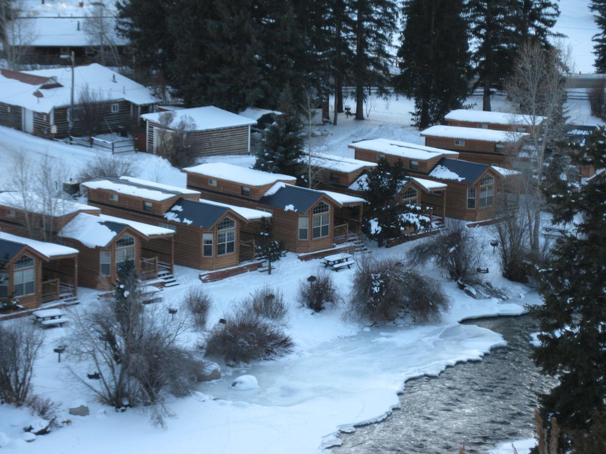 Three Rivers Resort Almont 外观 照片