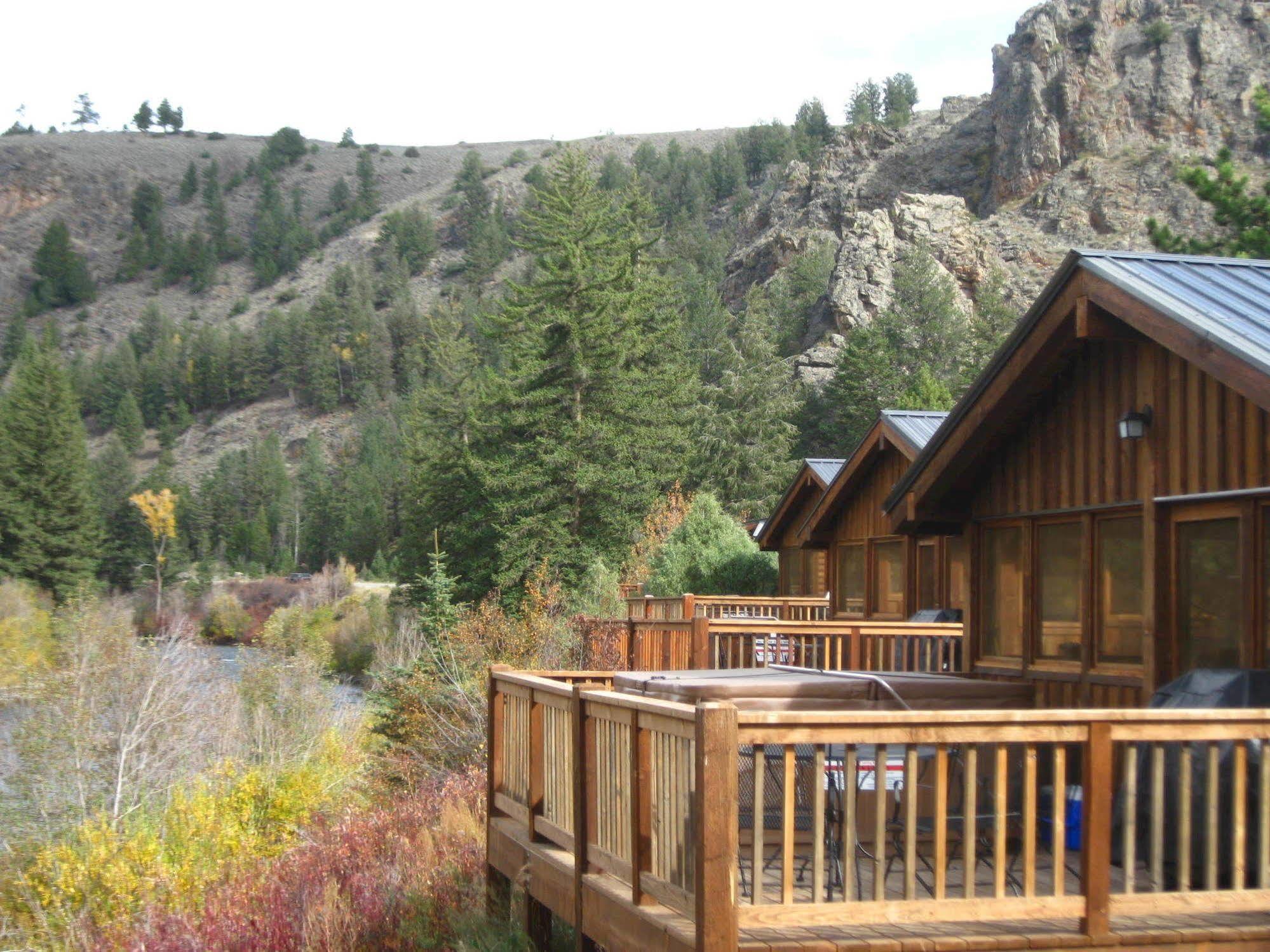 Three Rivers Resort Almont 外观 照片